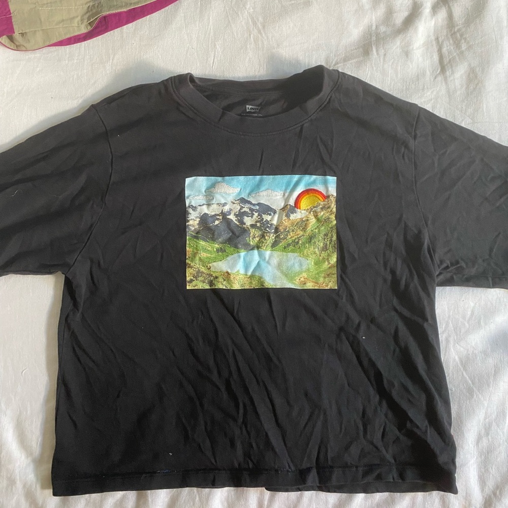 Levi’s Graphic Tee
